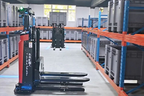 Simplify Material Handling Tasks with Reliable Automated Pallet Movers