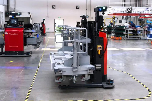 Applications of AGV Forklifts: From Factories to Warehouses