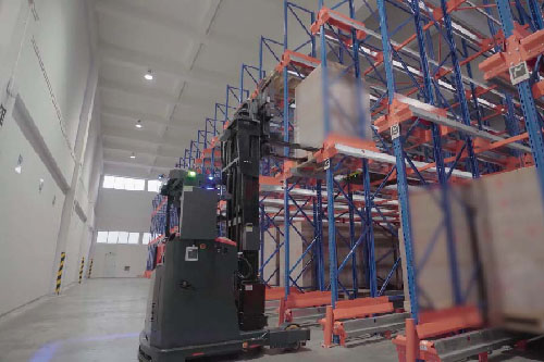 Transforming the Cosmetics and Toiletries Industry with Robotic Forklifts