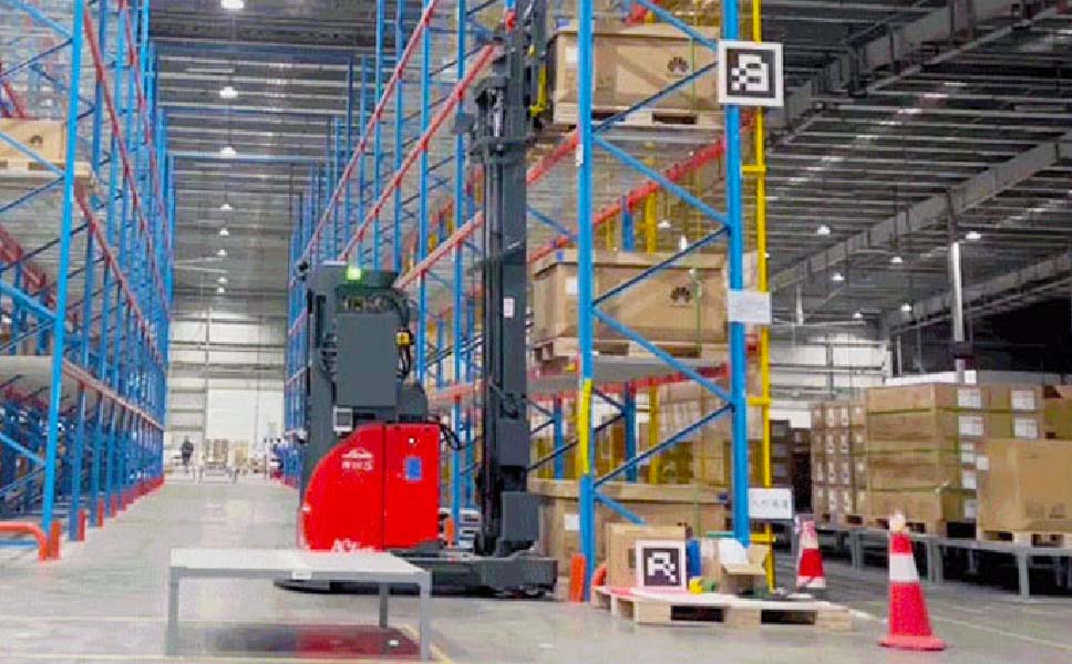 Transforming Workflows: How Automated Mobile Robots Are Redefining Productivity